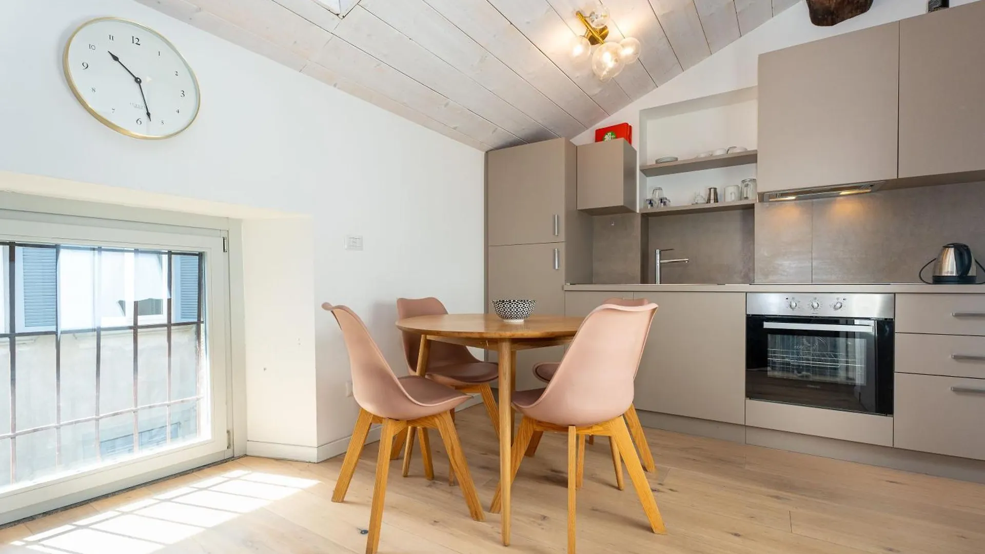 Apartments Vistallihouse Bergamo 0*,