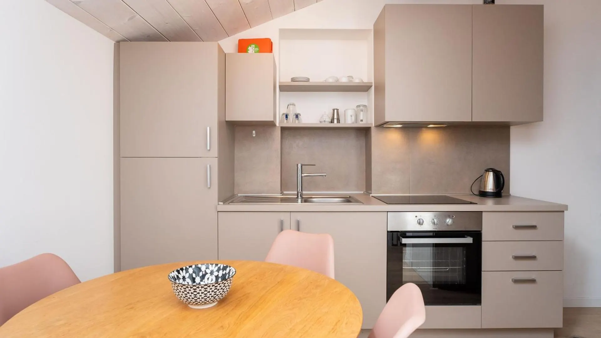 Apartments Vistallihouse Bergamo 0*,