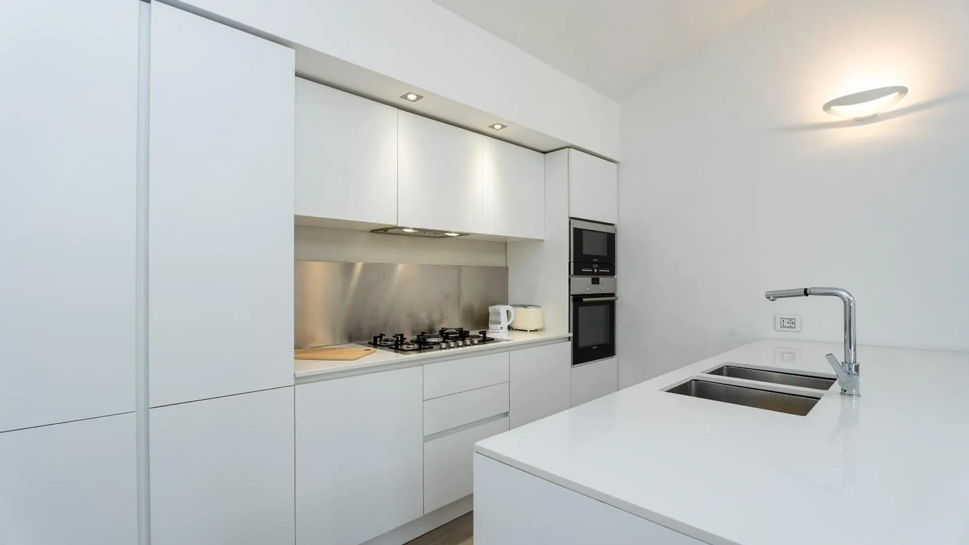 Apartments Vistallihouse Bergamo 0*,